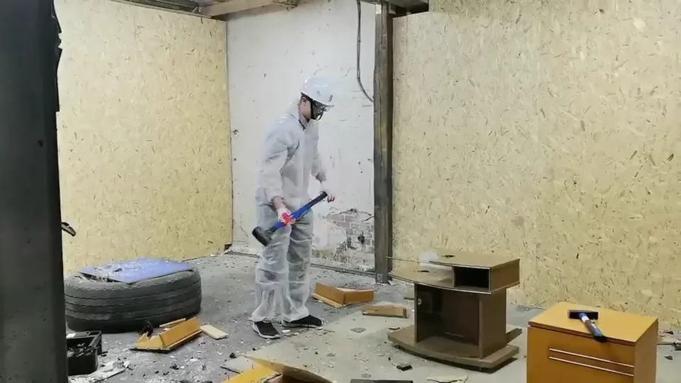 Видео сеанса в комнате ярости «Вдребезги»
